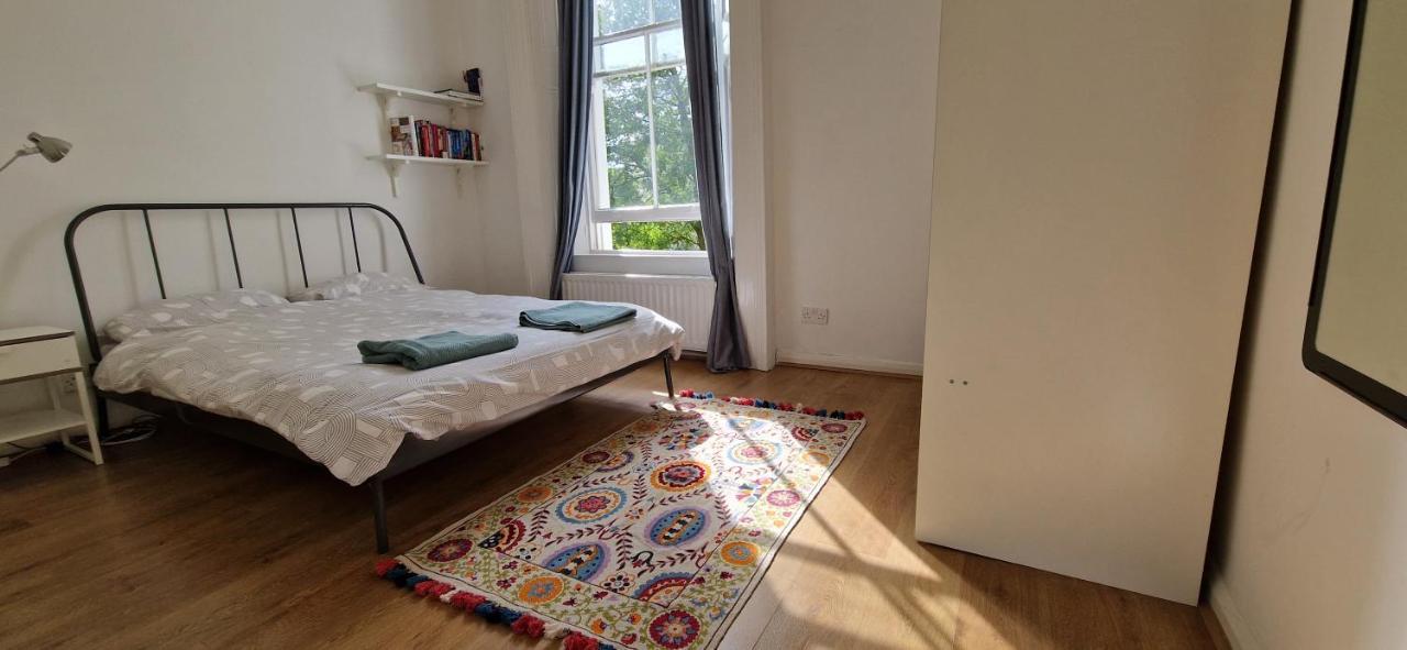 Primrose Hill - Charming, Cosy, 2 Double Bedrooms * Londra